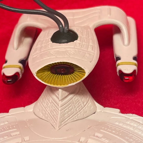 Star Trek U.S.S Enterprise Hallmark Ornament - Picture 3 of 9